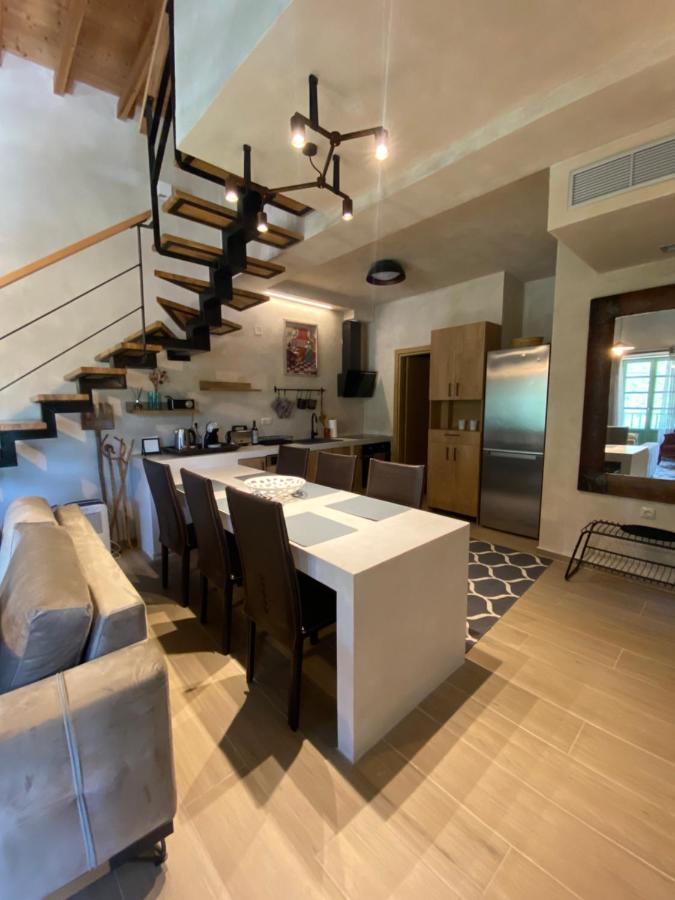 Aristi Boutique Stonehouse With Attic Apartment Bagian luar foto