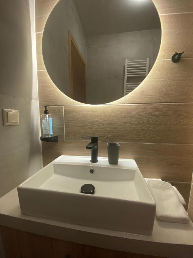 Aristi Boutique Stonehouse With Attic Apartment Bagian luar foto