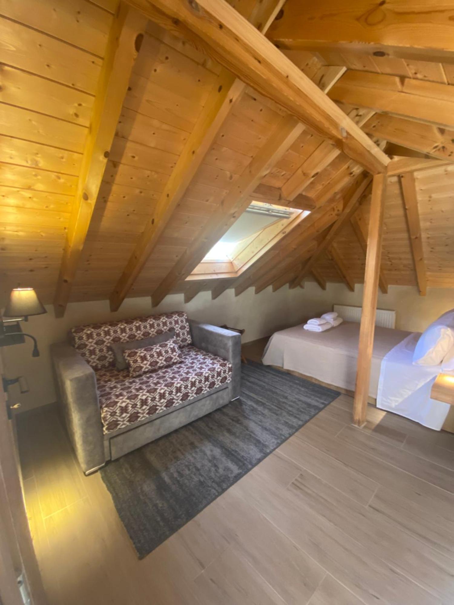 Aristi Boutique Stonehouse With Attic Apartment Bagian luar foto