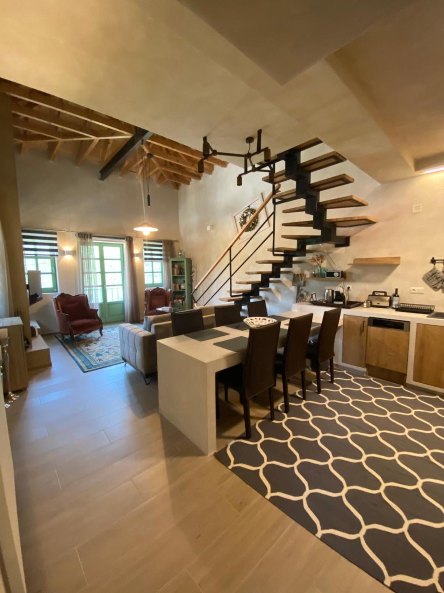 Aristi Boutique Stonehouse With Attic Apartment Bagian luar foto