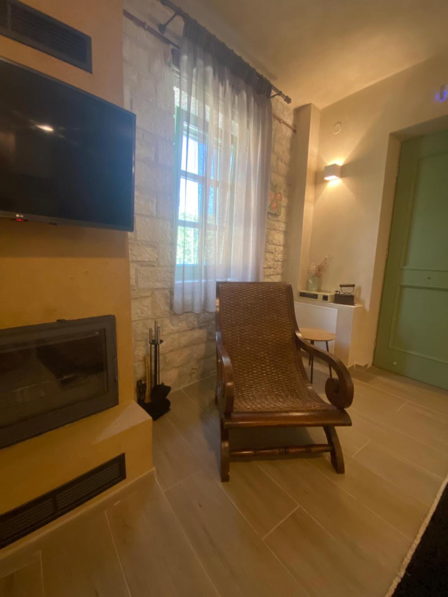 Aristi Boutique Stonehouse With Attic Apartment Bagian luar foto