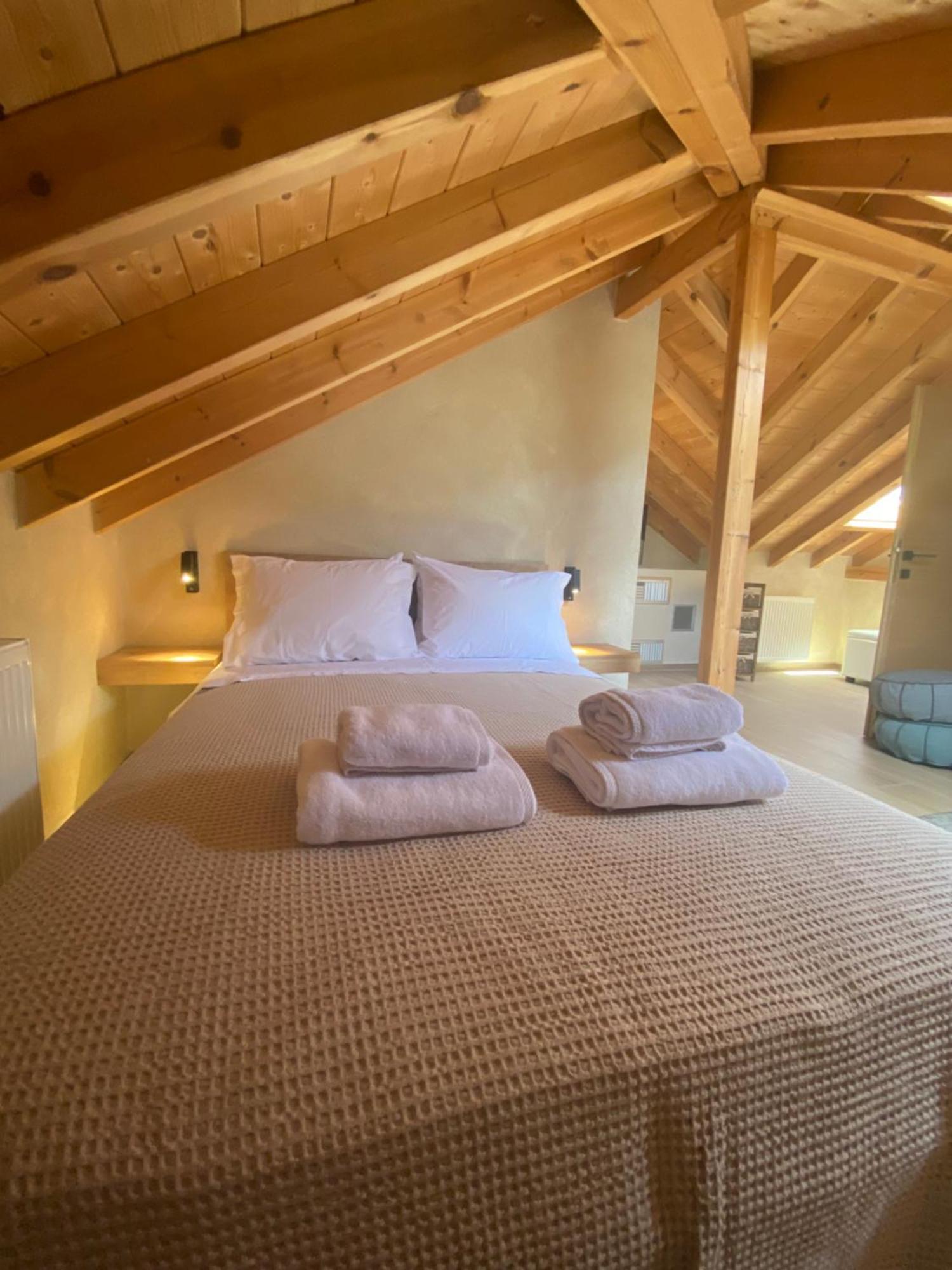 Aristi Boutique Stonehouse With Attic Apartment Bagian luar foto