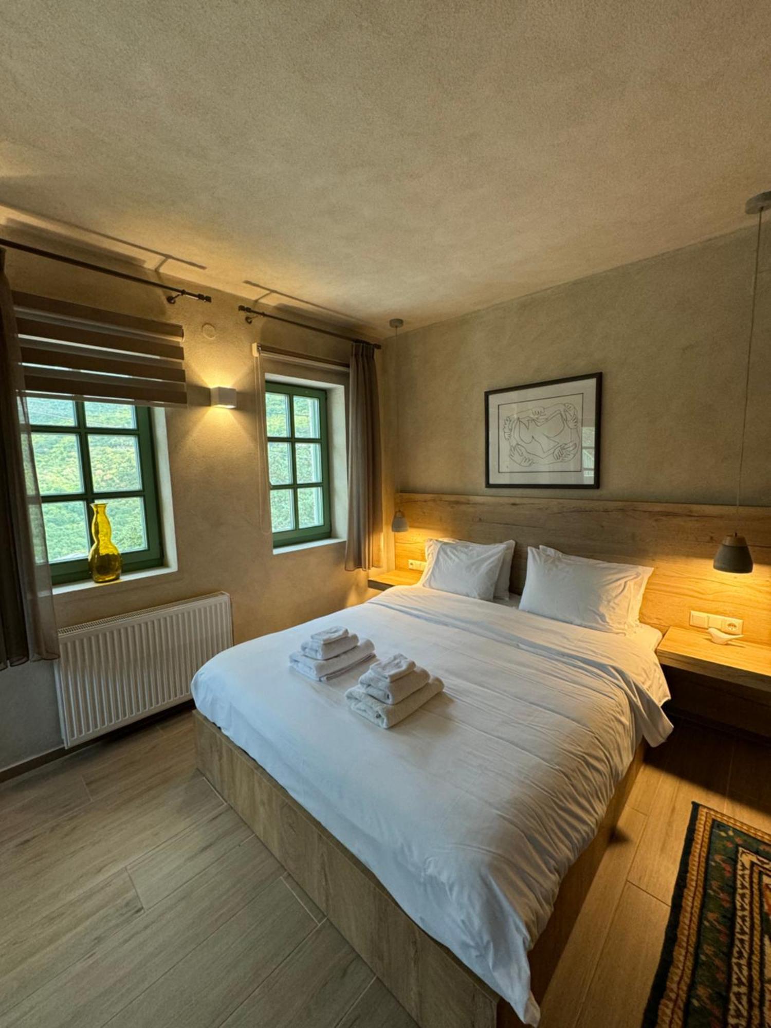 Aristi Boutique Stonehouse With Attic Apartment Bagian luar foto