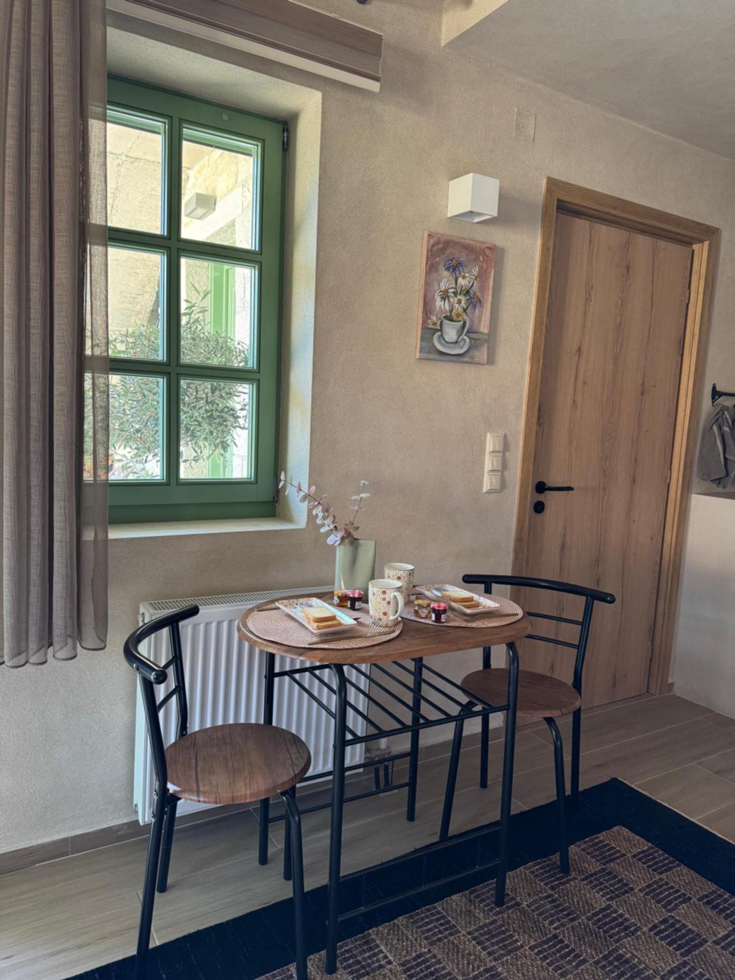 Aristi Boutique Stonehouse With Attic Apartment Bagian luar foto