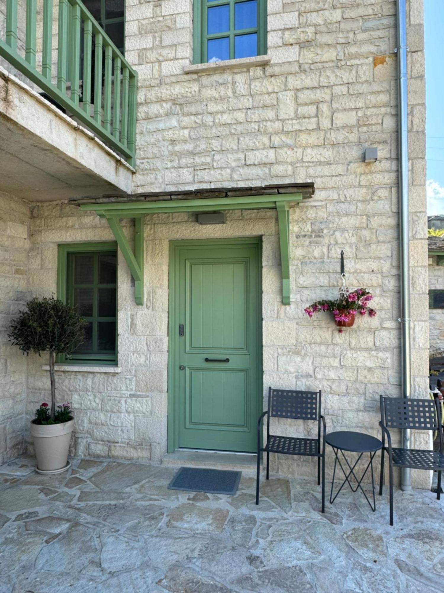 Aristi Boutique Stonehouse With Attic Apartment Bagian luar foto