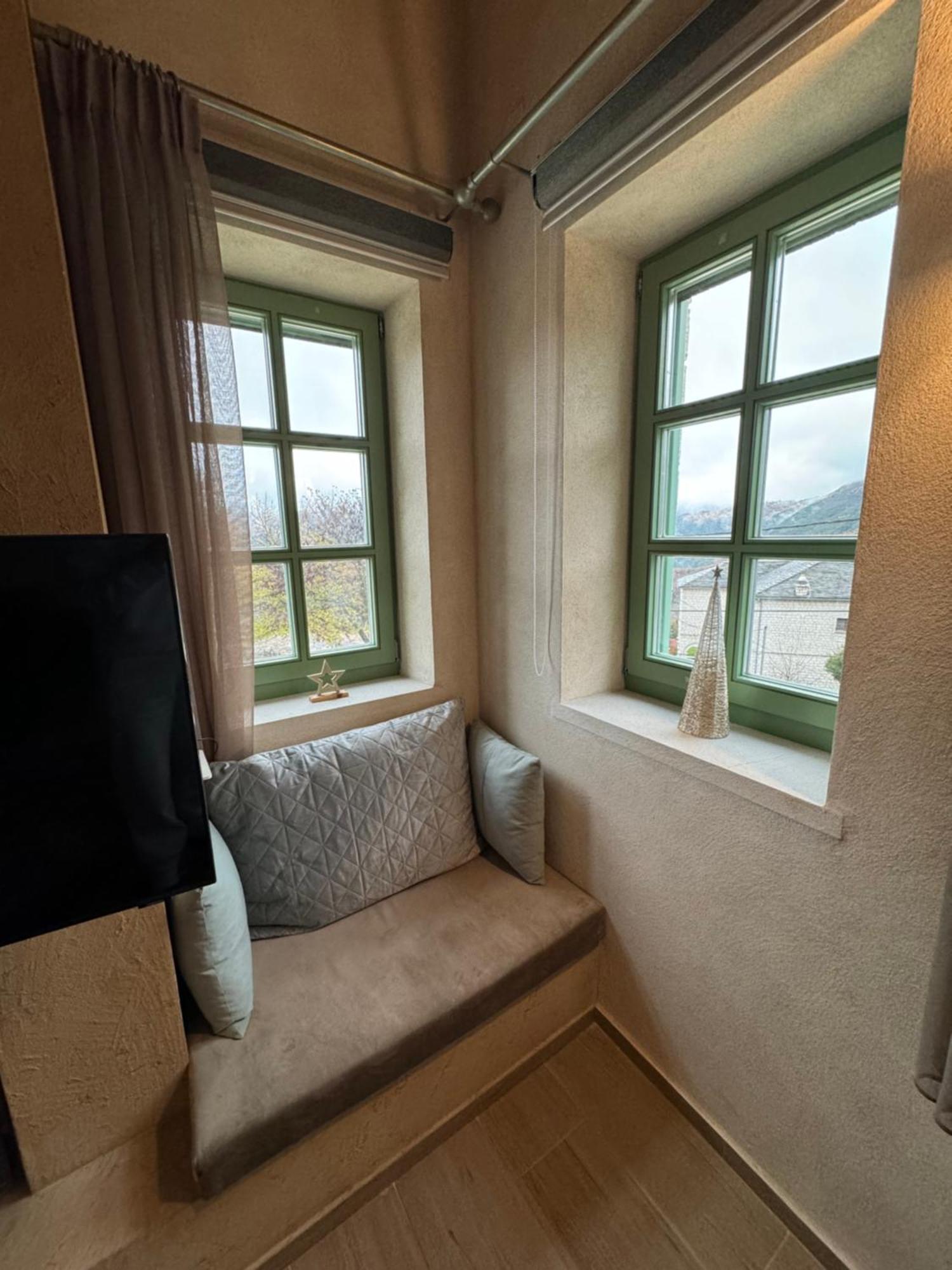 Aristi Boutique Stonehouse With Attic Apartment Bagian luar foto