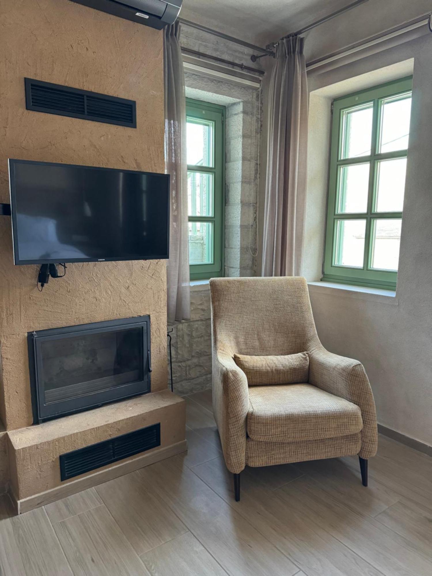 Aristi Boutique Stonehouse With Attic Apartment Bagian luar foto