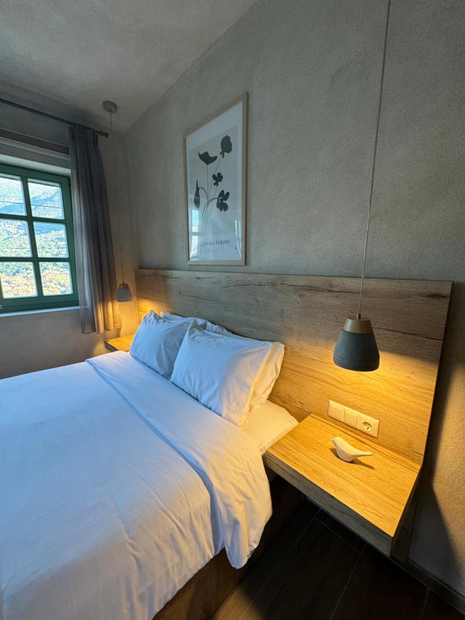 Aristi Boutique Stonehouse With Attic Apartment Bagian luar foto