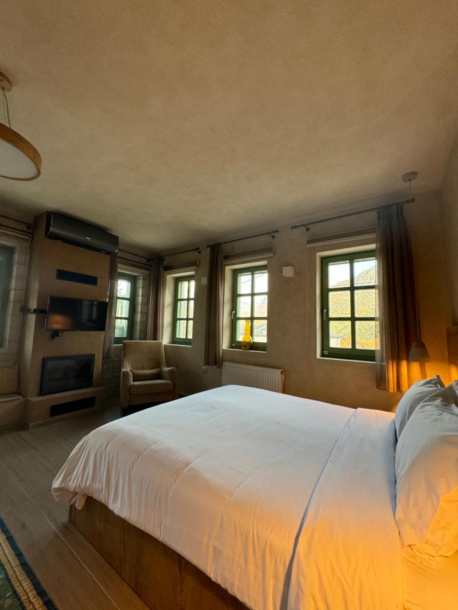 Aristi Boutique Stonehouse With Attic Apartment Bagian luar foto