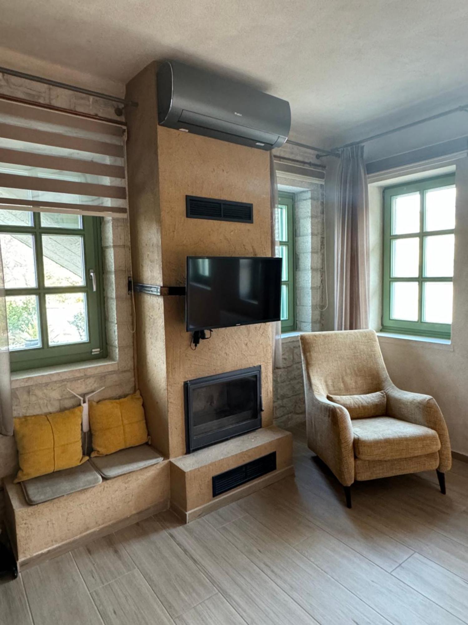 Aristi Boutique Stonehouse With Attic Apartment Bagian luar foto